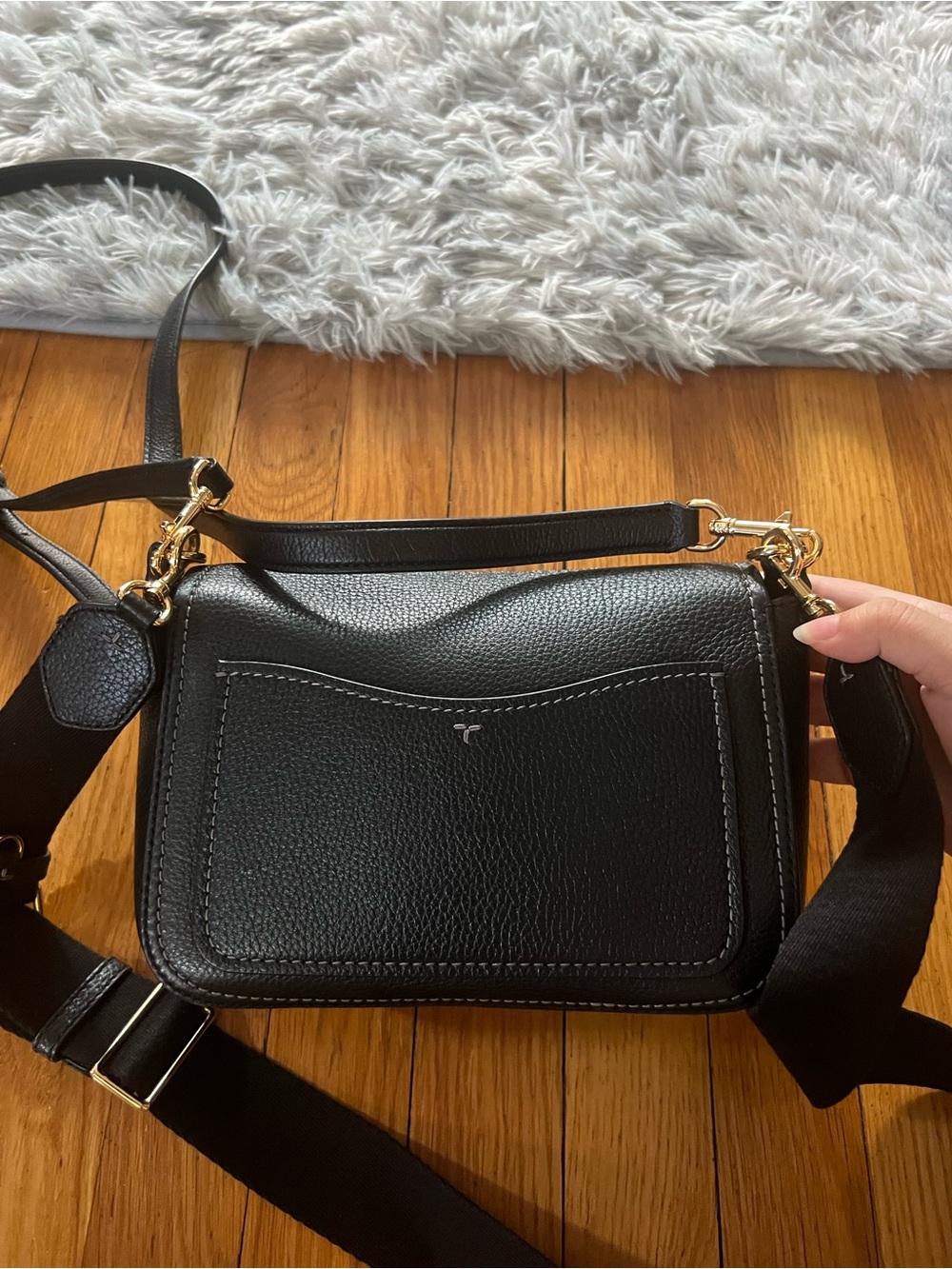 Tory Burch Black Pebbled Leather Crossbody with Gold Hardware - Picture 3 of 7